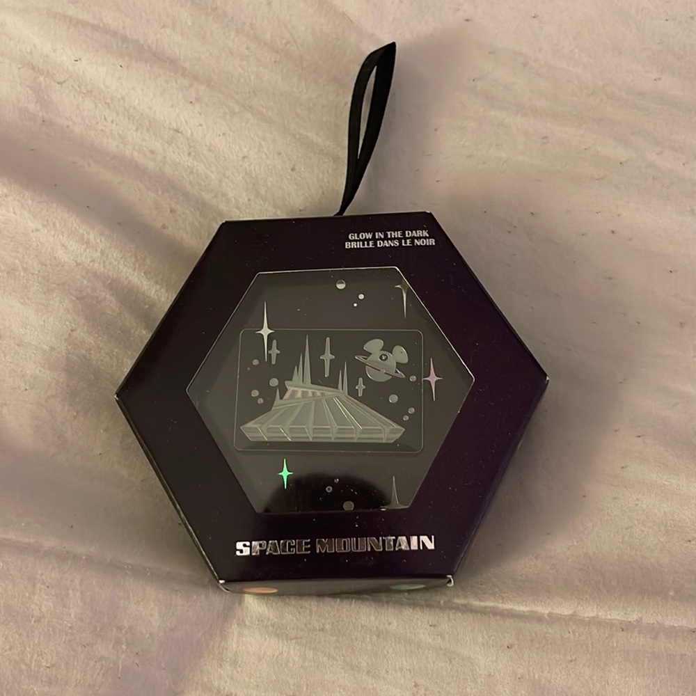 NEW Disney Space Mountain Glow in the Dark trading pin